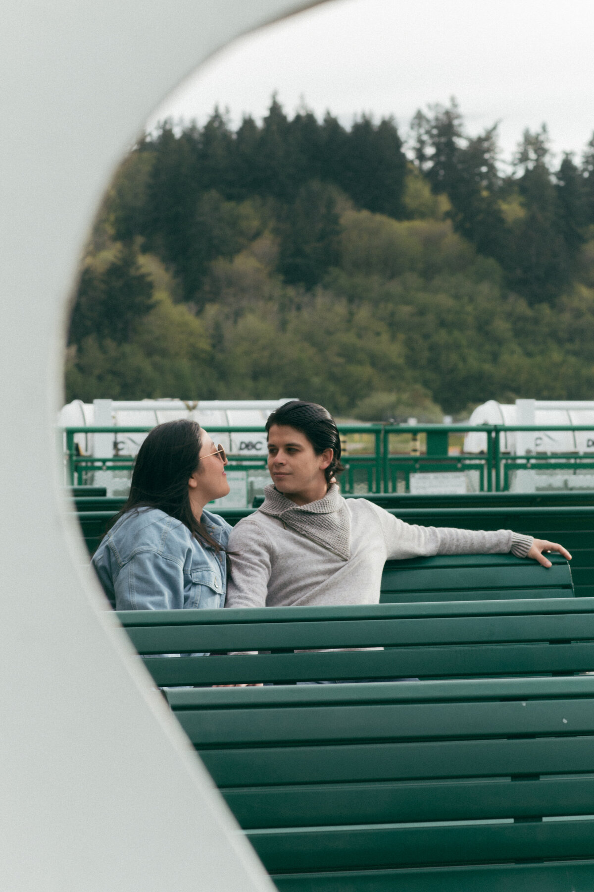 couples-session-seattle-ferry-jennifer-moreno-photography-documentary-style-washington