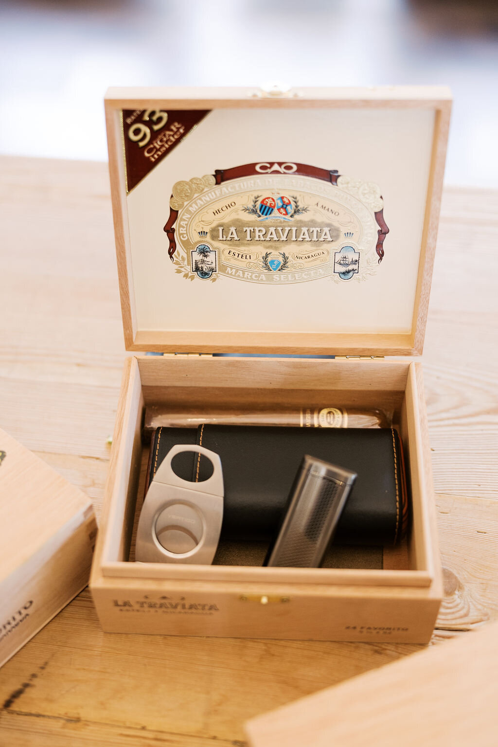 Groom’s cigar box gift with cutter and accessories displayed in a wooden box.