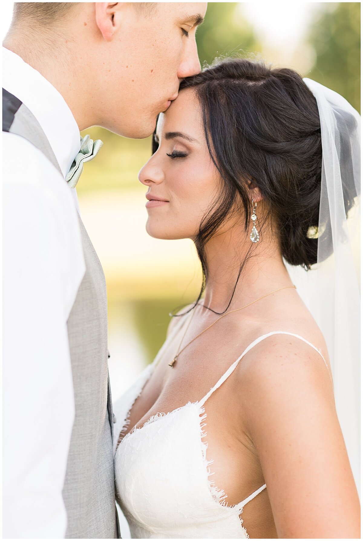 How to Select a Wedding Photographer that is right for you