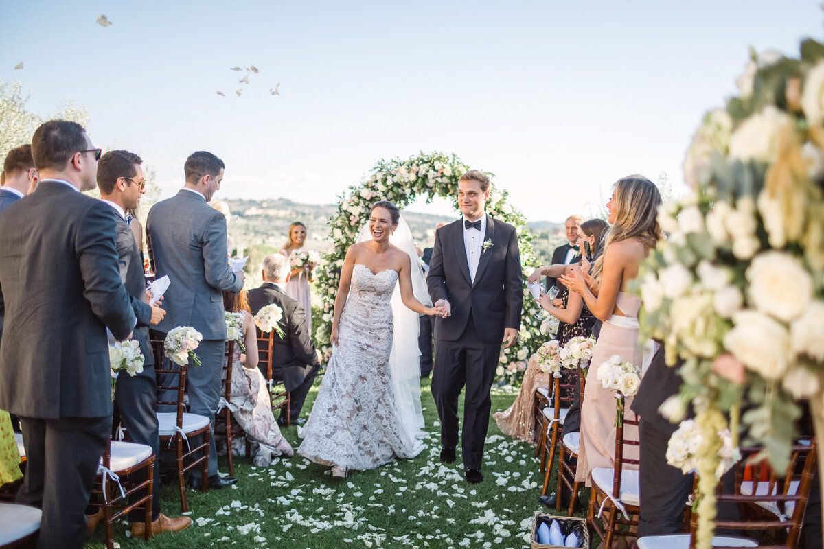 flower-petal-exit-bride-groom-florence-italy-villa