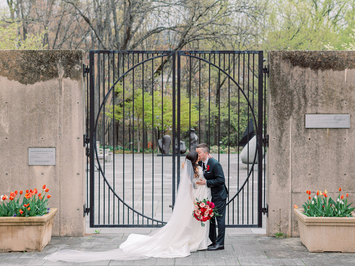 bride-and-groom-wedding-kiss