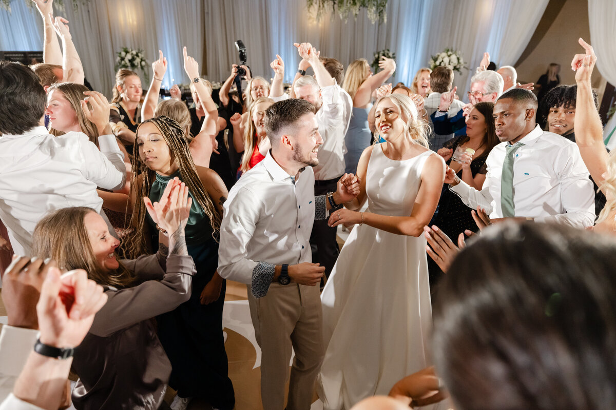 montage-summer-park-city-catholic-wedding-pepper-nix-loganwalkerphoto-419L-2543