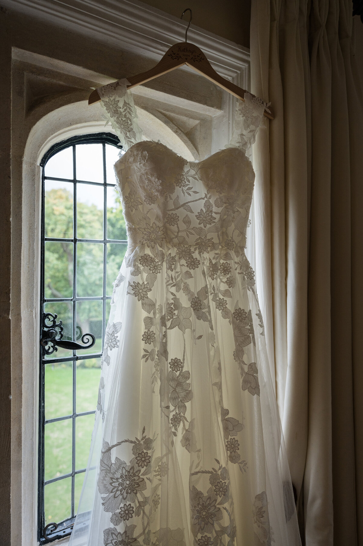 Notley-Abbey-wedding-photography-1034