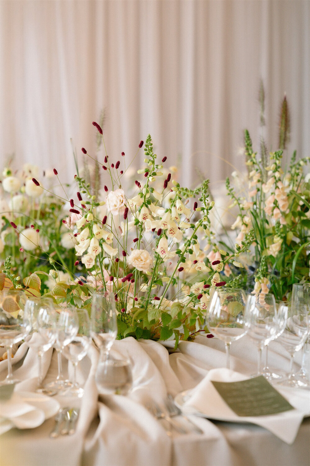 modern-romantic-wildflower-wedding-centerpiece-four-seasons