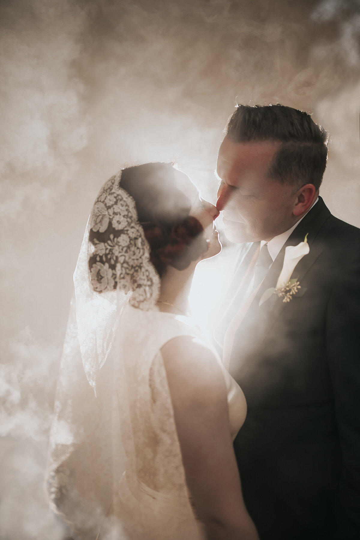 bride-and-groom-portraits-arizona-wedding-photographer-vintage-bride-diy-Iowa-wedding-Photographer-Playlife-Alaynna-Ann-Schwartz20230311_0627