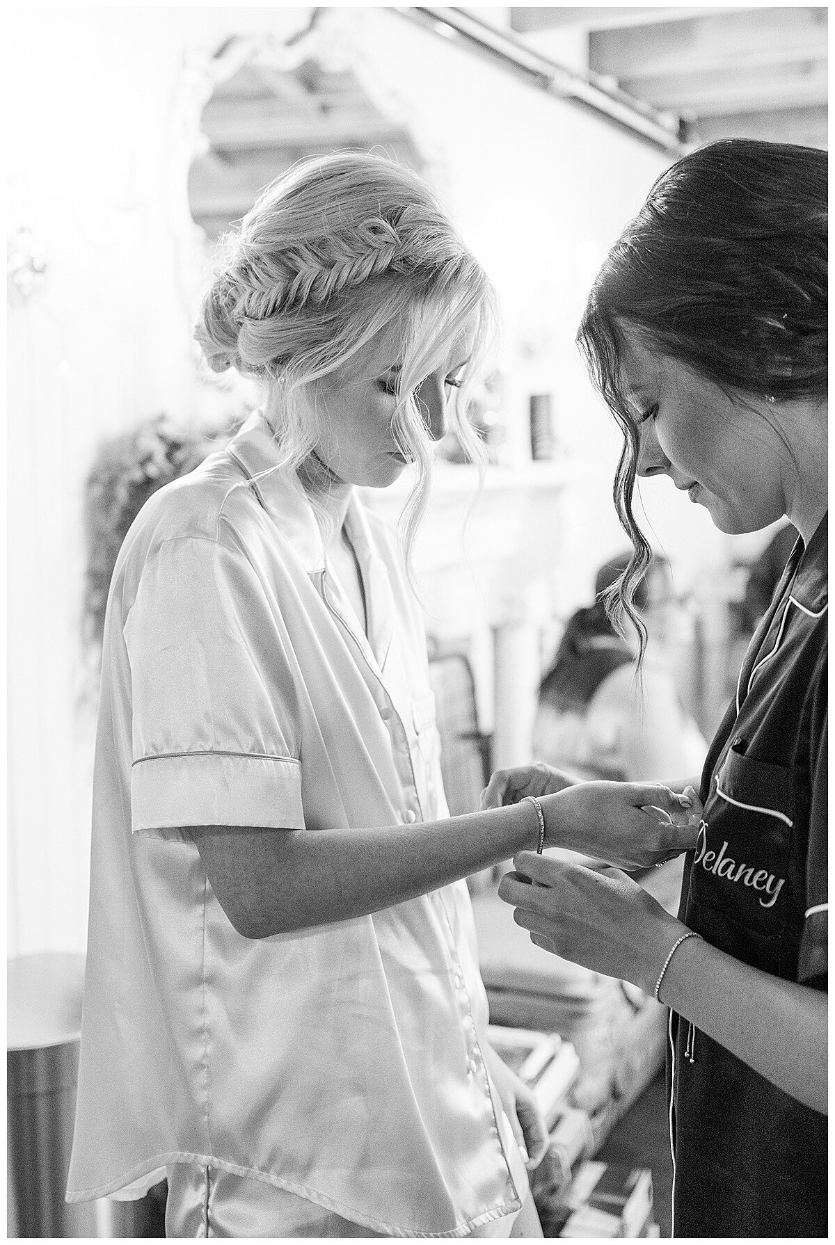 the-white-barn-wedding-getting-ready-35