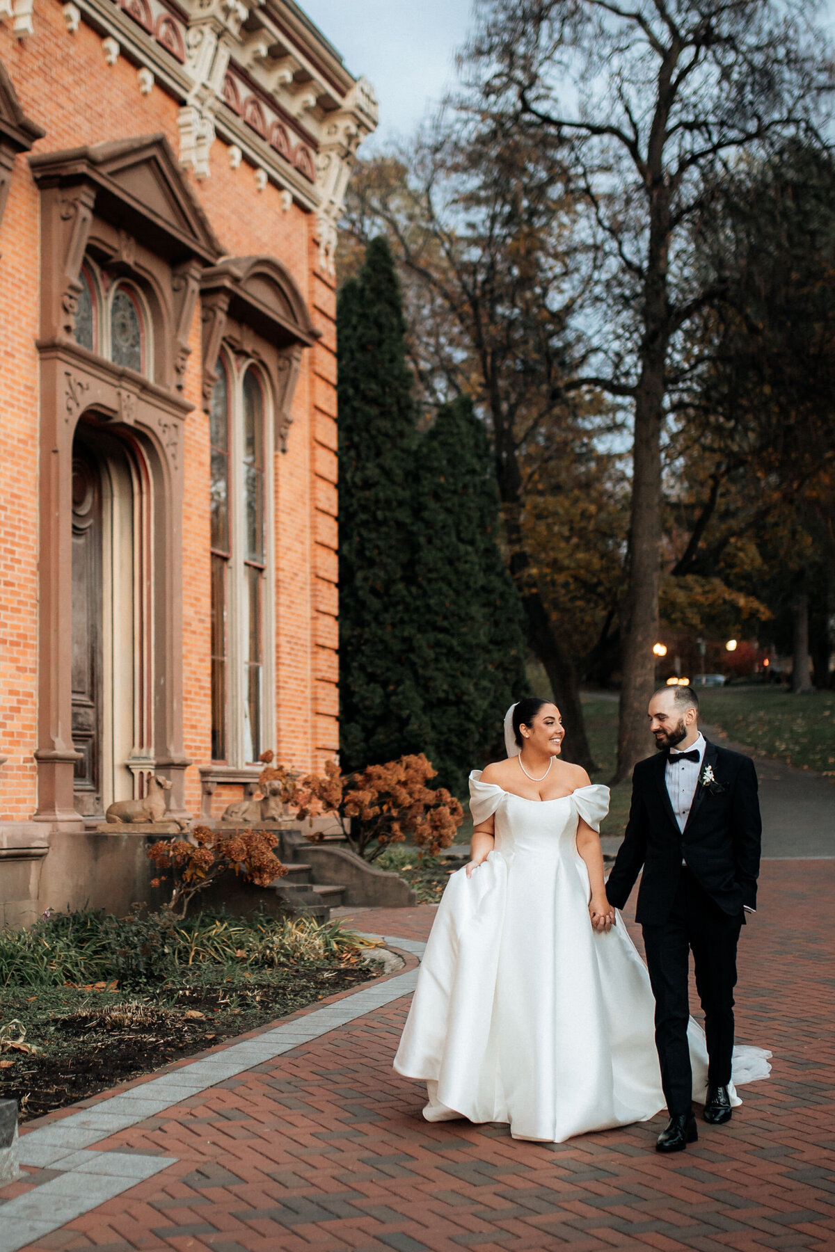 Candid wedding photographer Albany and Saratoga Springs NY