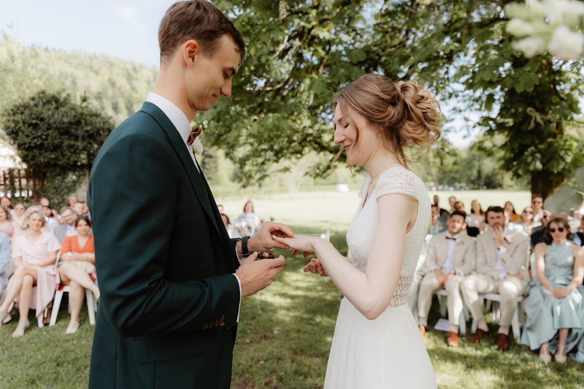 Elodie-et-Ludvik-ceremonie-mariage-echange-alliances