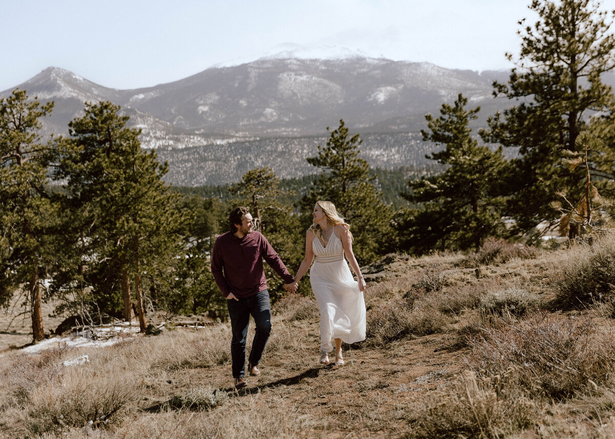 ashlynnshelbyphotograhpy_ 3m curve _ Rocky Mountain National Park Engagement Shoo-27