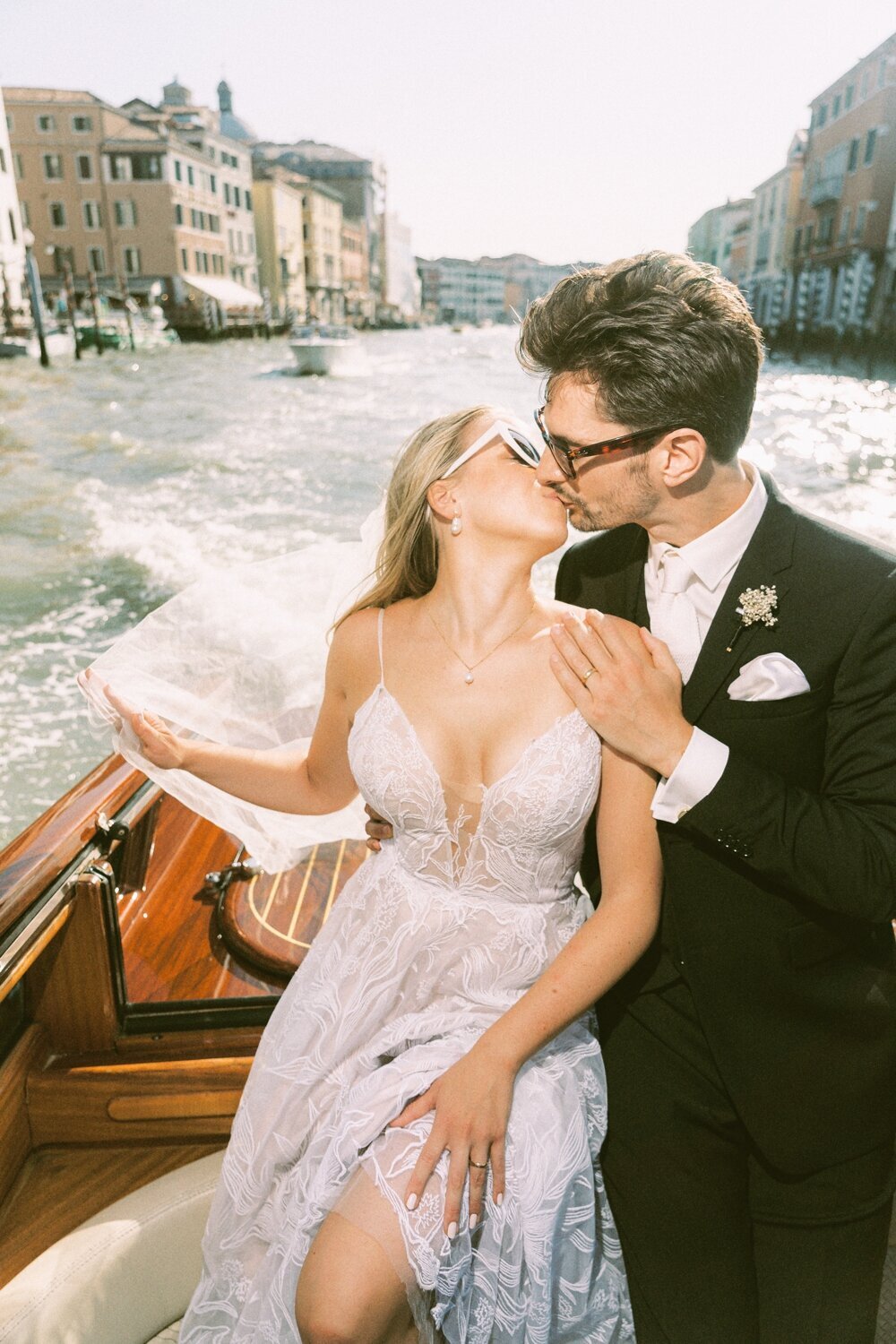 venice-elopement-photographer-editorial-film-35mm-wedding-fashion_0156