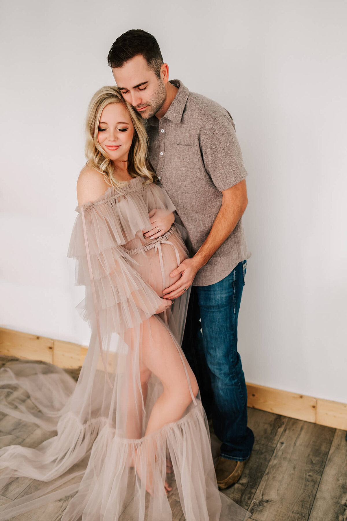 Springfield MO maternity photographer captures pregnant couple standing holding baby bump