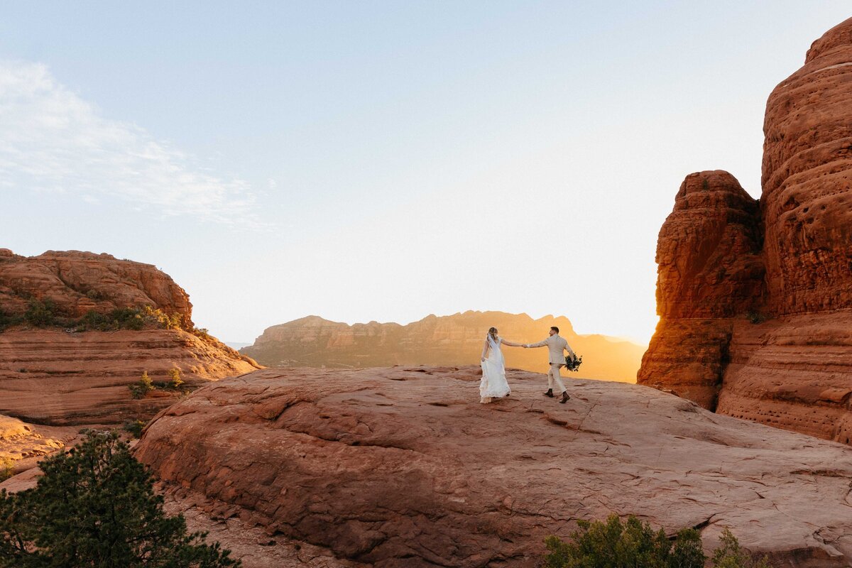 Sedona-Arizona-Red-Rock-Elopement-Wedding-Photographer_0001