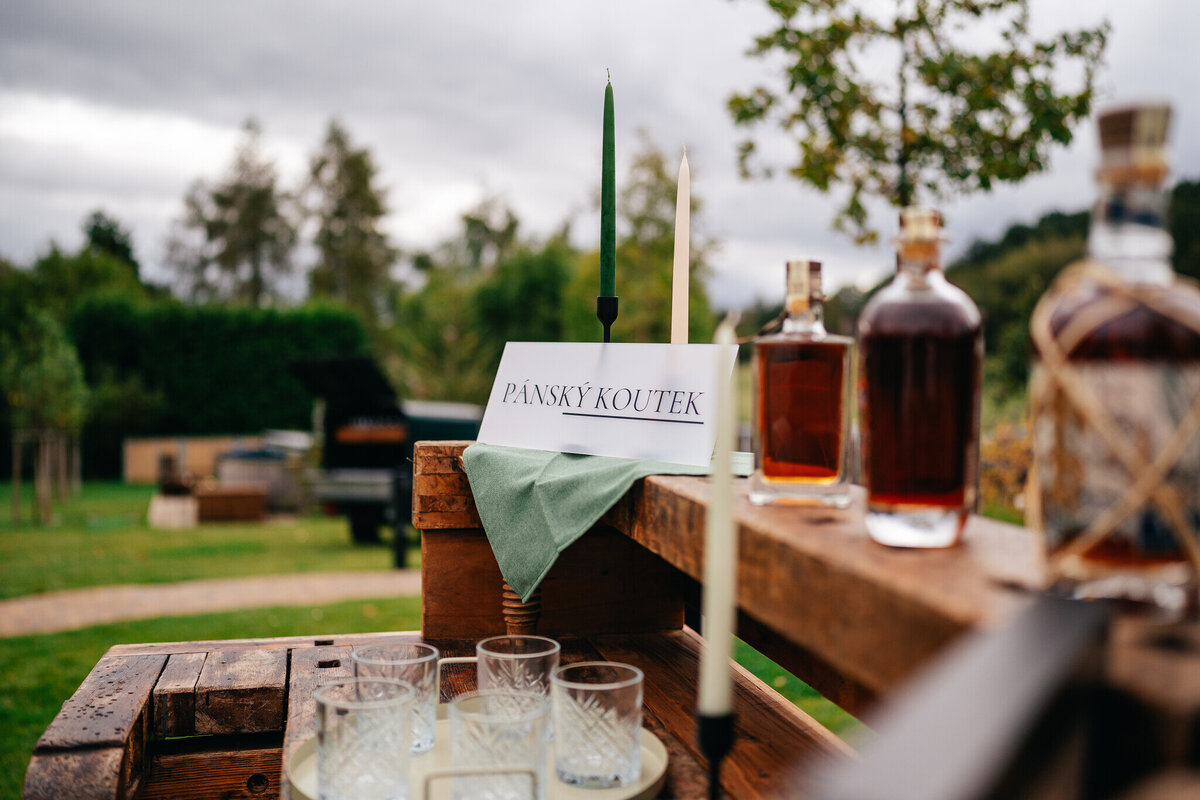 svatba držovická stodola pánský koutek