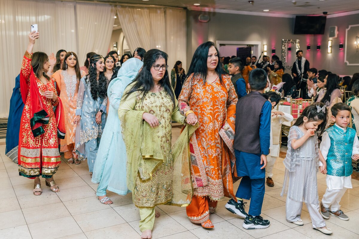 jpeg-optimizer_Chicago-wedding-photographers-Maha-Studios-Teba-Hamd-Mehndi-246