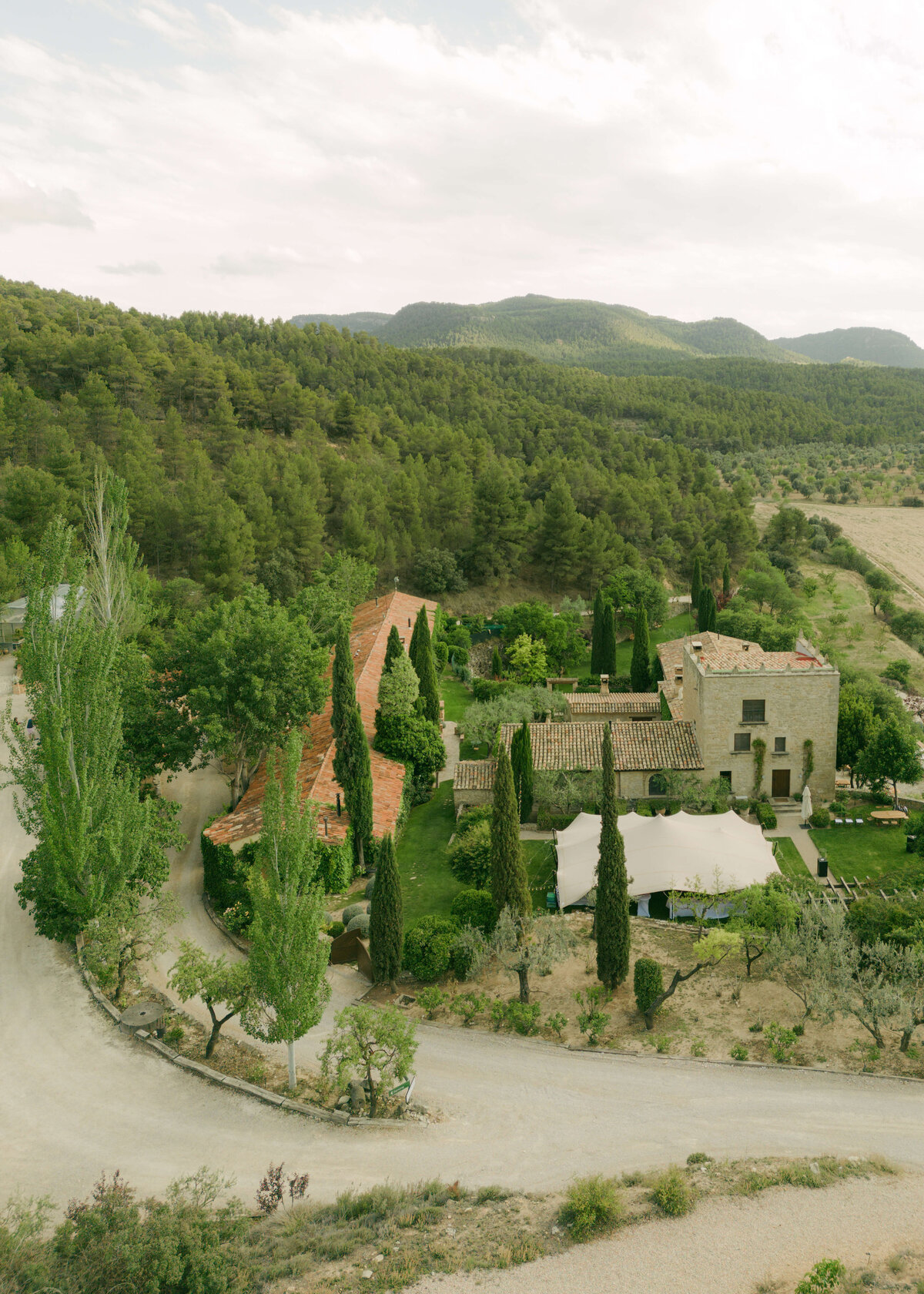 Georgina-James-Wedding-Fuentespalda-Welcome-Event-Chloe-Lowe-Photography-002