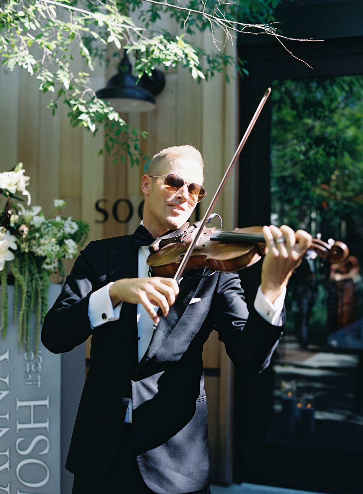 estate-yountville-outdoor-violinist-luxury-event