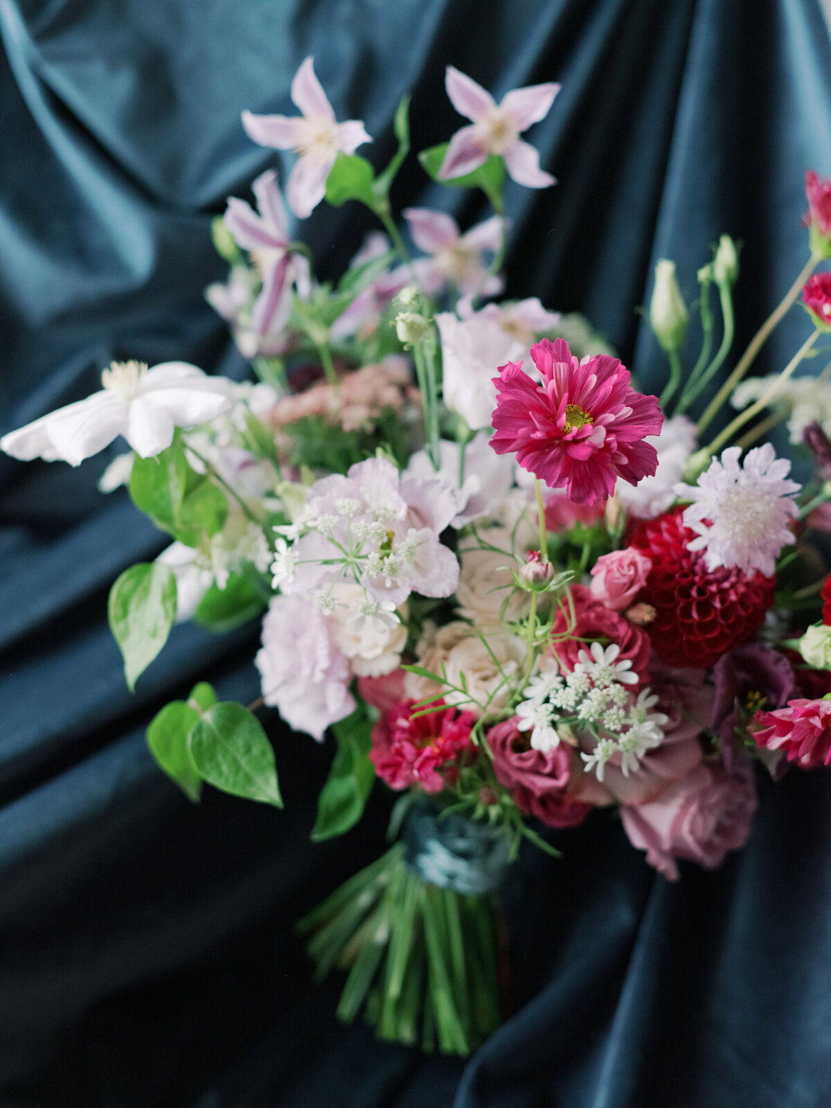 casa-dos-penedos-portugal-wedding-purple-pink-white-bouquet