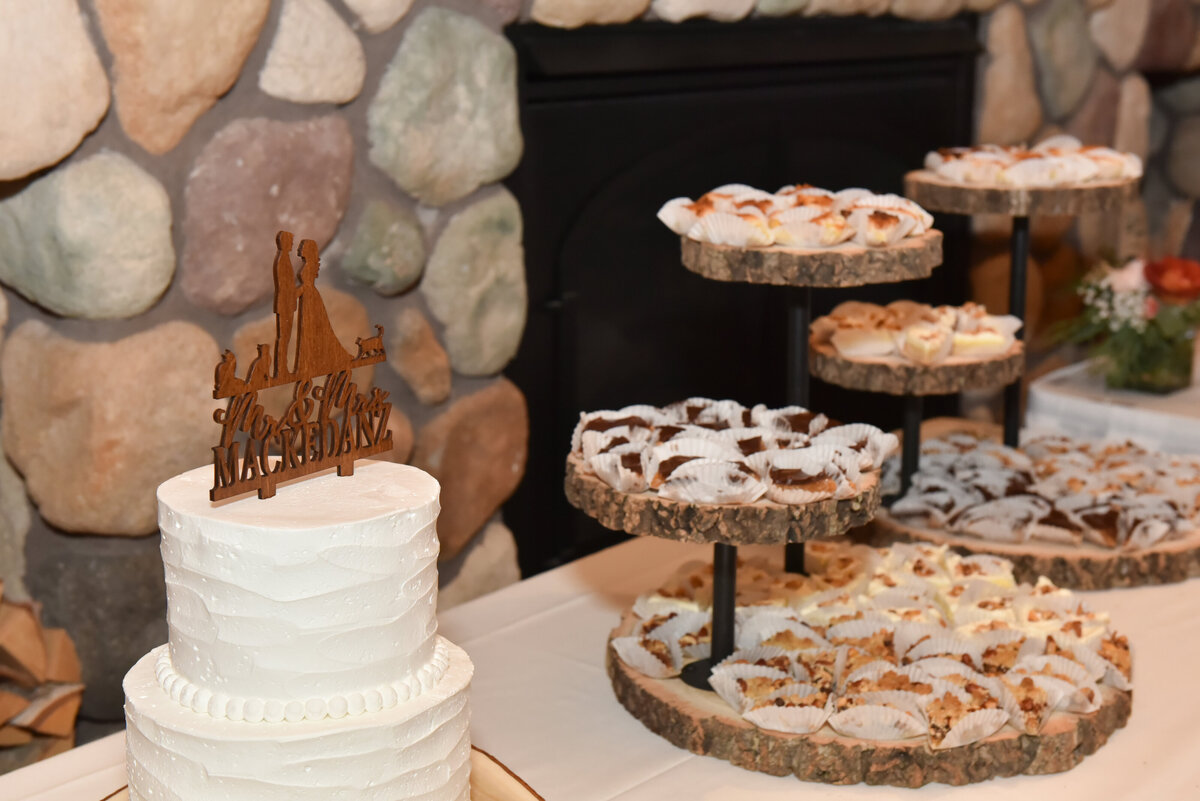 4372-Wedding at The Grands at Mulligans in Sartell Minnesota- Wedding Photographer Nicole Hollenkamp