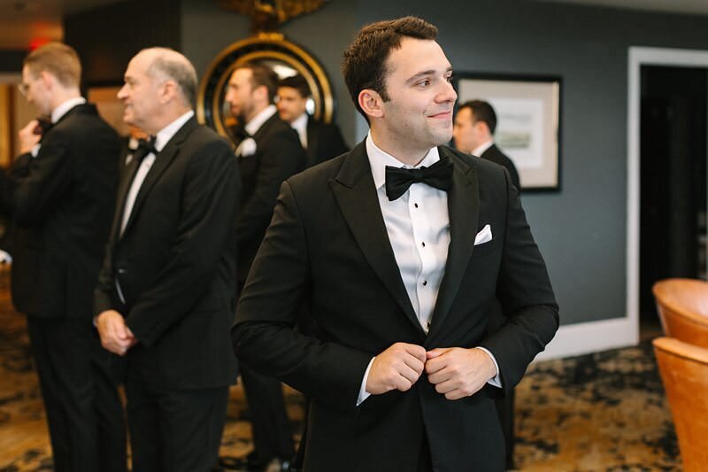 groom-buttoning-suit-jacket-evansville-country-club15
