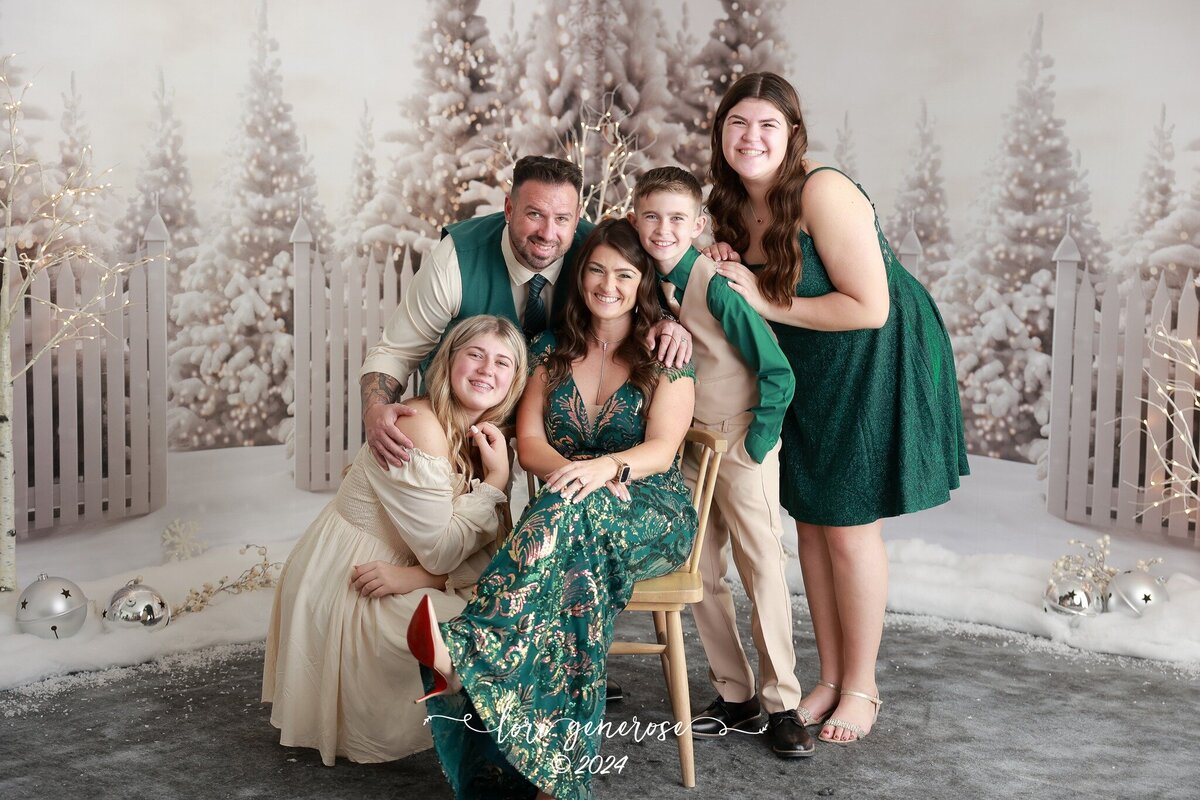 lehigh-valley-photographer-lori-generose-lg-photography-christmas-studio-mini-session-orefield-pa