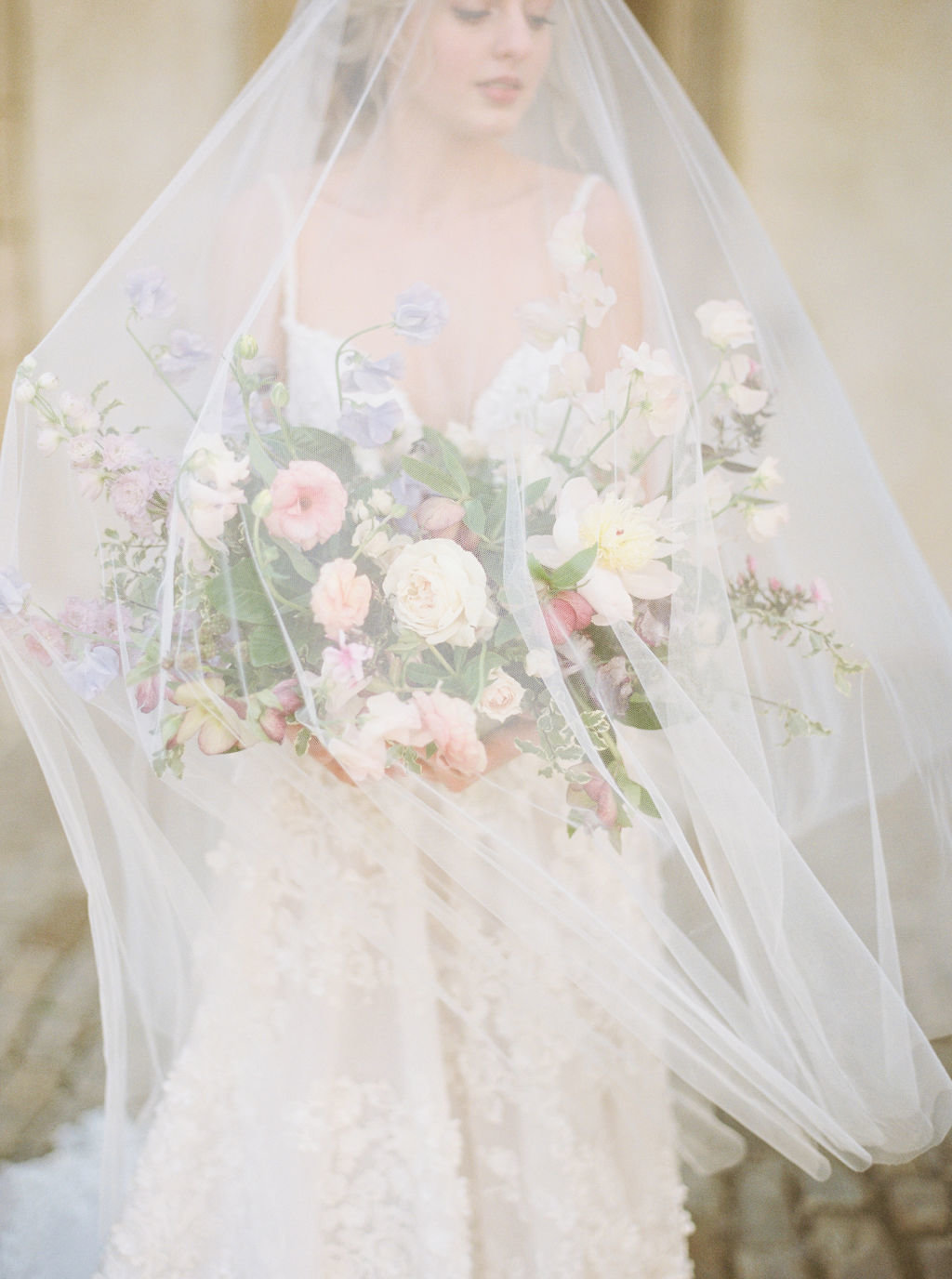 Swan House wedding with spring florals by Gradient and Hue