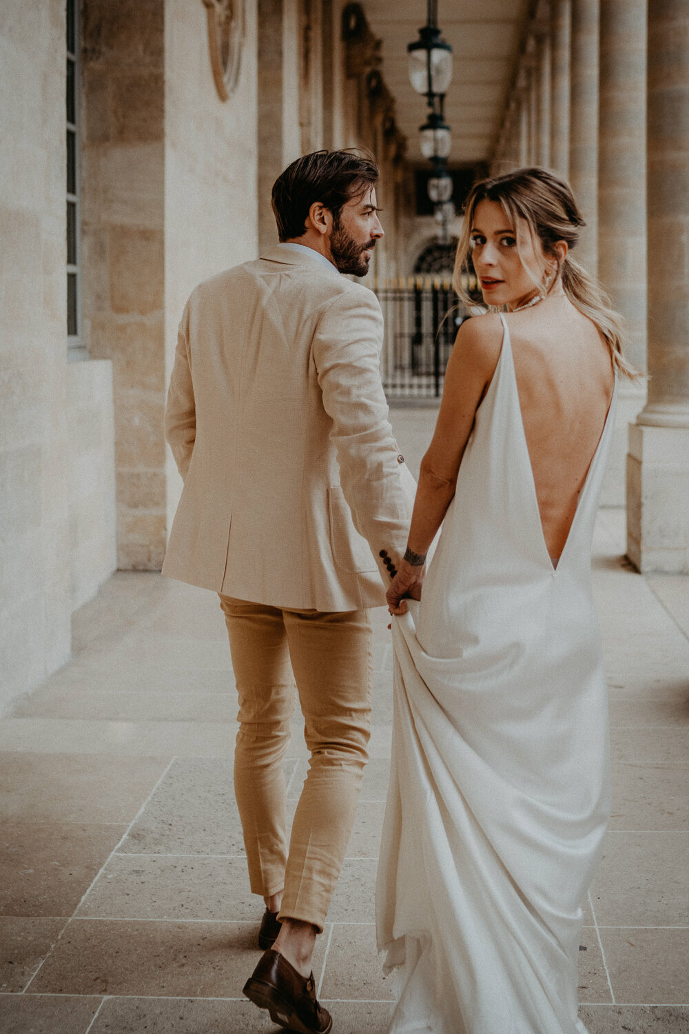 Hochwertig-heiraten-in-Paris-in-hochzeitskleid-Alarobe-von-LeafandLace-Bridal-fotografiert-durch-Japeg-Photo-und-Film-17