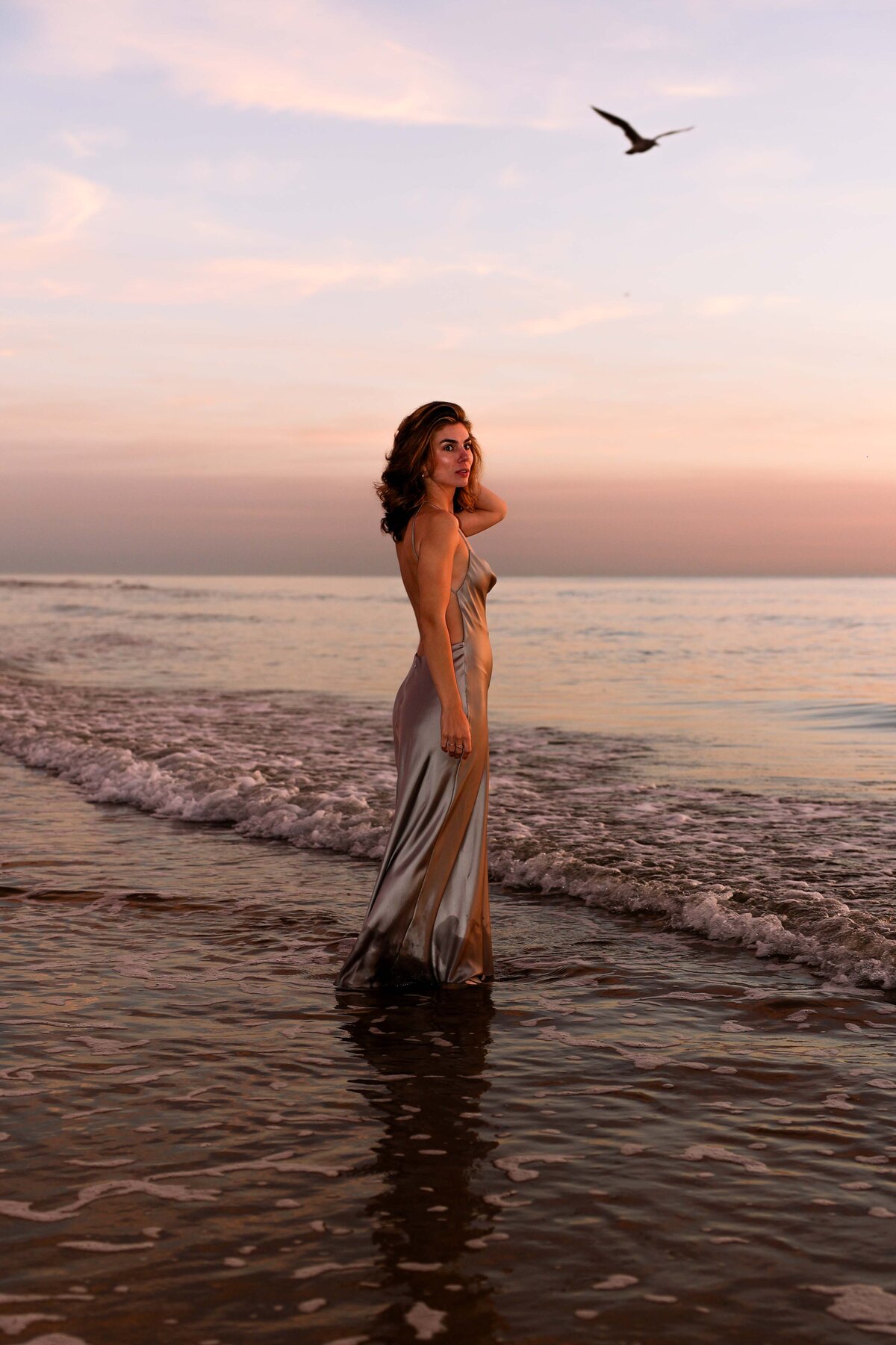 Nienke strand zonsondergang fashion shoot by Vivian Driesen LR (7 of 9)