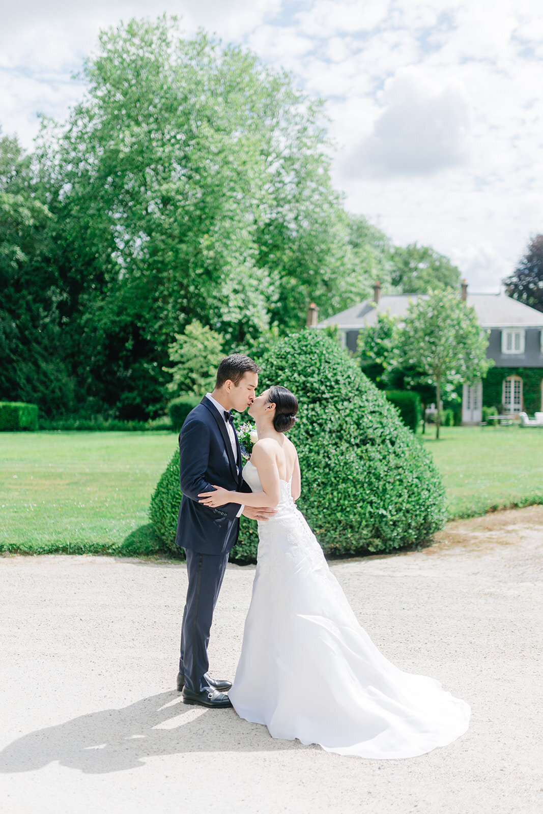 MorganeBallPhotography-Wedding-ZoeEdward-04-ChateauChamplatreux-FirstLook-39-0876