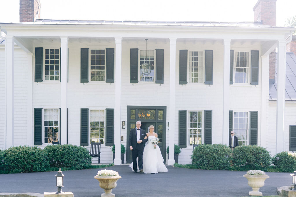 NikkiSanterre_EastCoastLuxuryWeddingPhotographer_CliftonInnWedding_Sky&Ryan-522