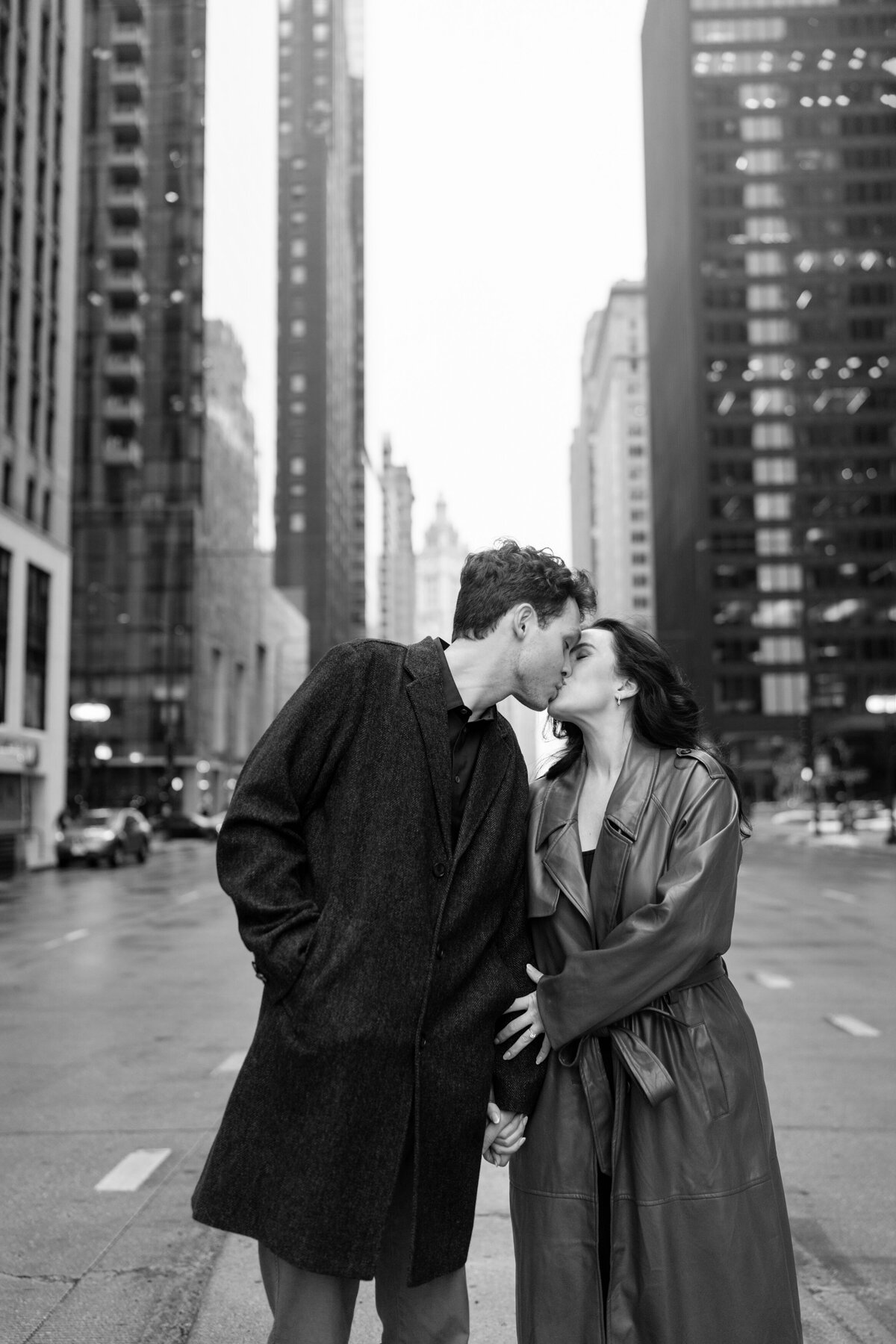 Aspen-Avenue-Chicago-Wedding-Photographer-Hilton-Palmer-House-Vintage-Hotel-Timeless-Editorial-FAV-10