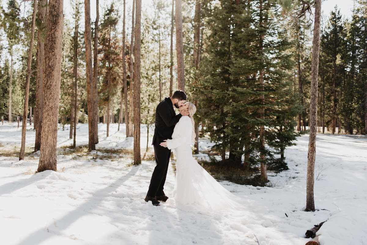 Jackson Hole Photographers capture husband and wife kissing