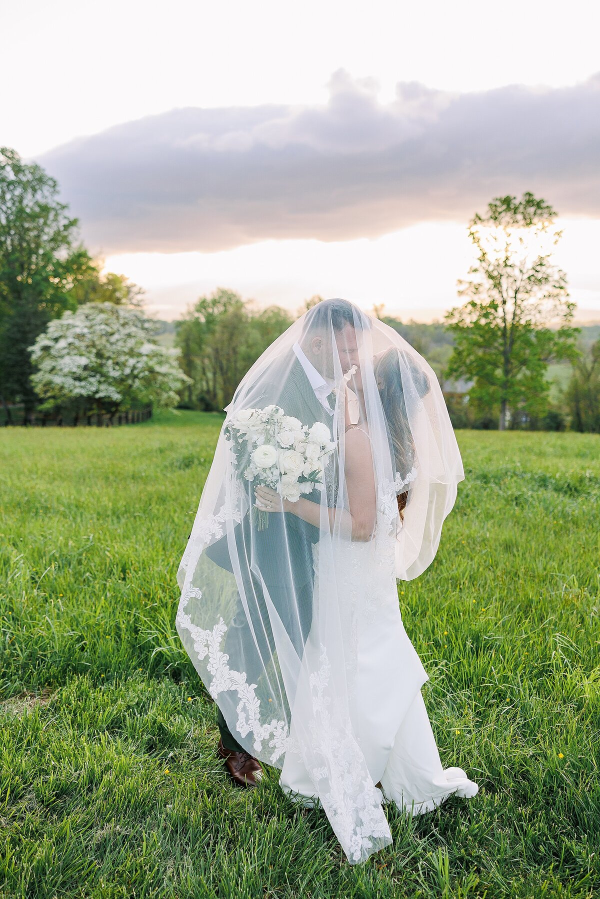 the-oak-barn-at-loyalty-leesburg-wedding-rebecca-dotson-photography_0043