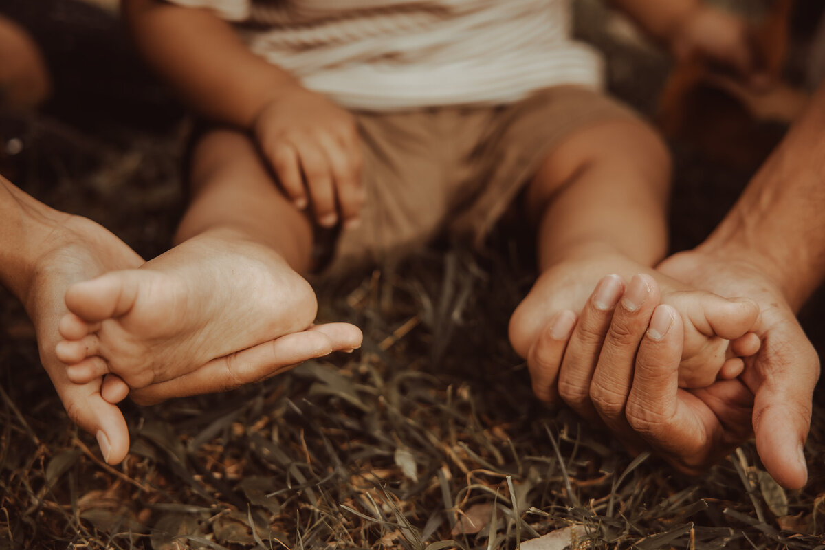 Los Angeles Parents Holding Child Legs
