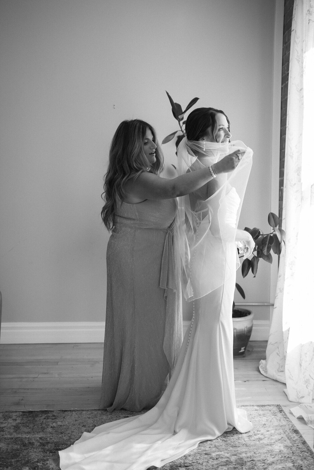 documentary-getting-ready-wedding-photos-linden-michigan-3