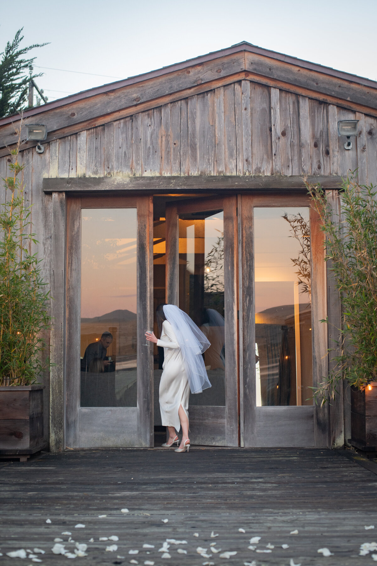 meg-smith-wedding-photographer-inverness-lodge-intimate-wedding-040