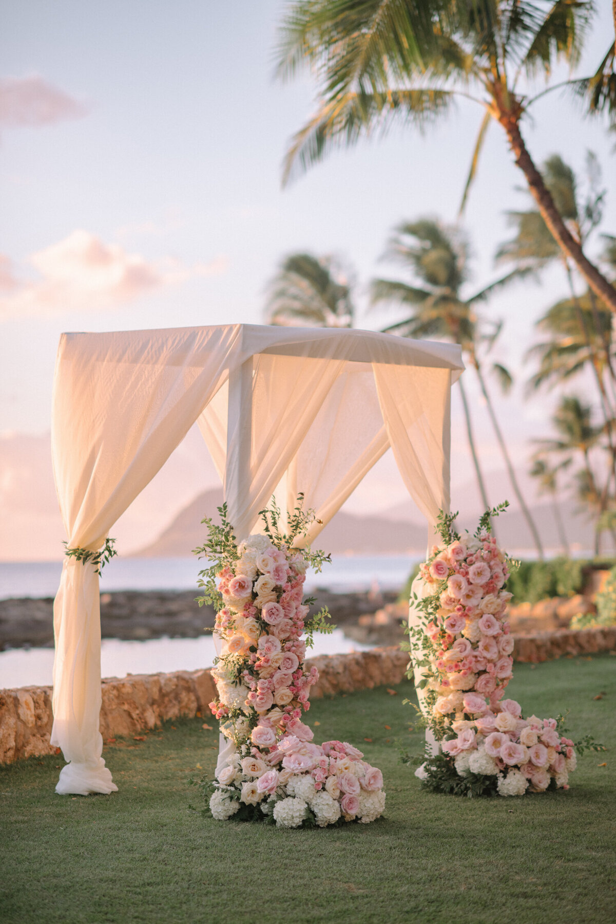 luxury_white_hawaii_wedding_pictures_6