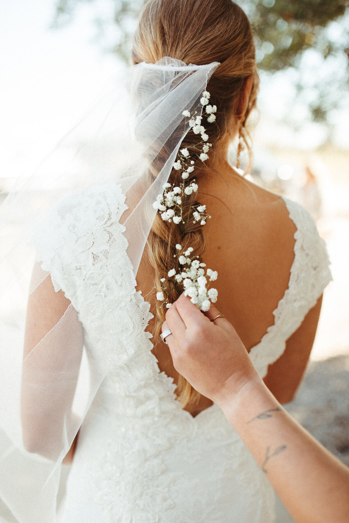 pontotoc-mississippi-cherry-creek-orchard-wedding-bride-wildflowers-hair