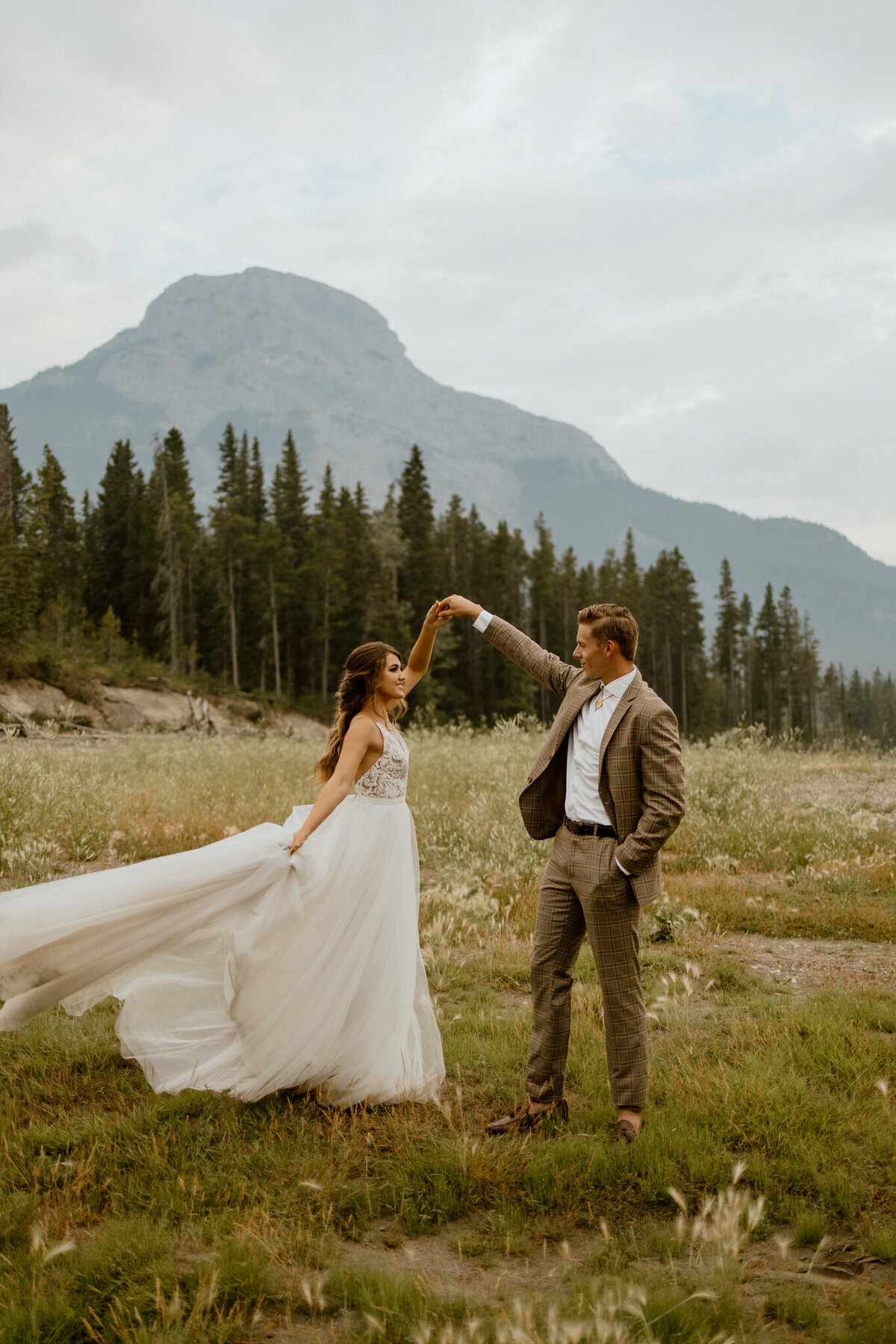 Beautiful wedding inspiration, couple dancing and twirling in the Rocky Mountains, captured by Love and be Loved Photography, authentic and natural wedding photographer and videographer in Lethbridge, Alberta. Featured on the Bronte Bride Vendor Guide.