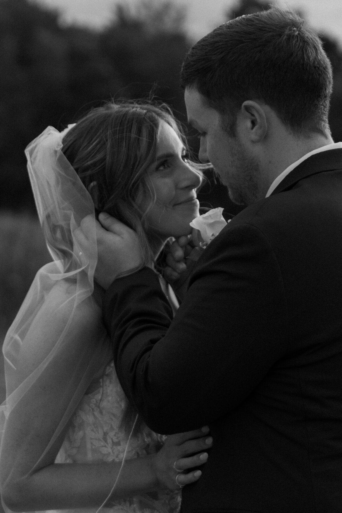 bride-and-groom-black-and-white-romantic-look
