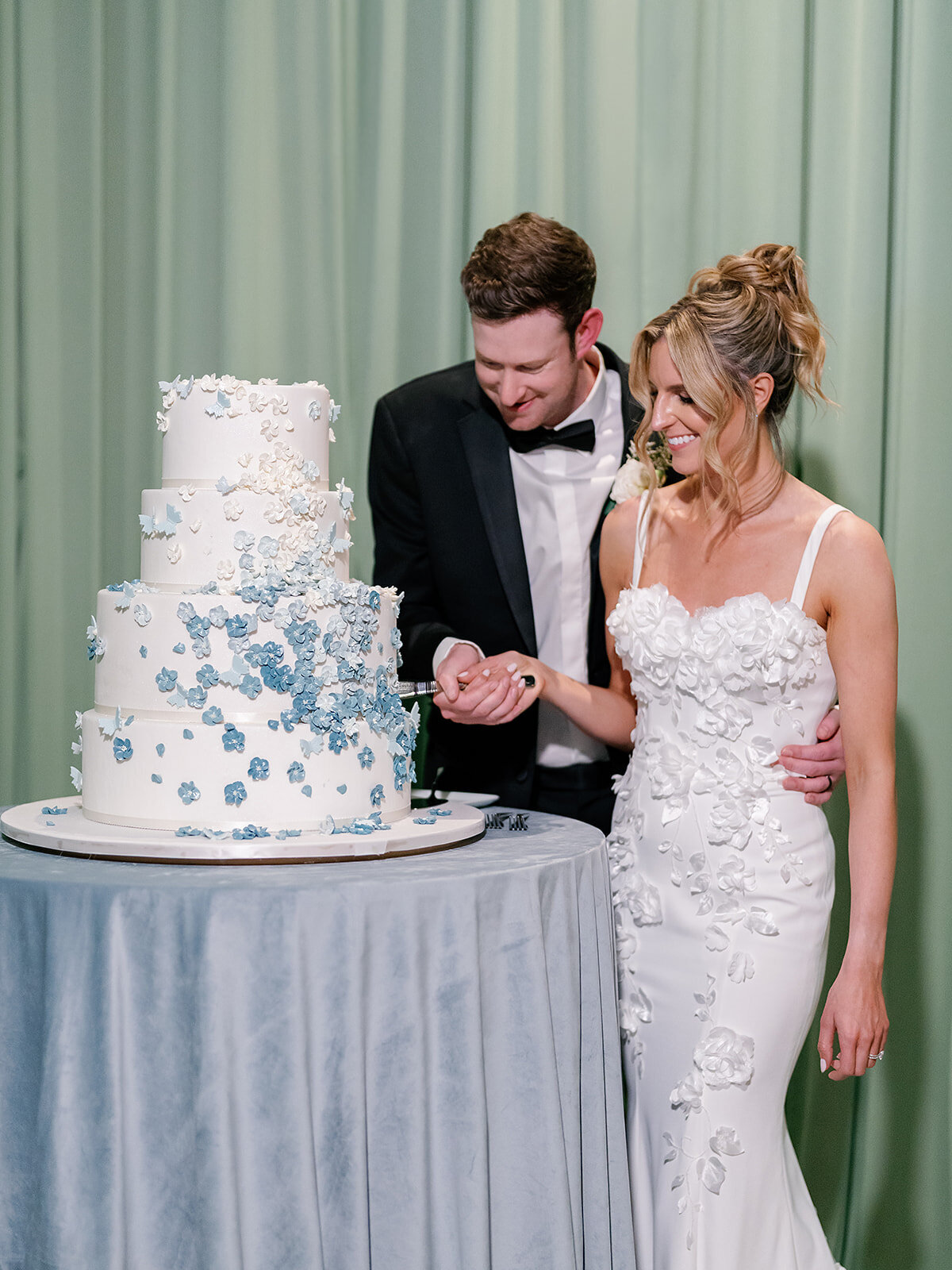 Modern-spring-wedding-reception-blue-green-aria-las-vegas (2102 of 2547)