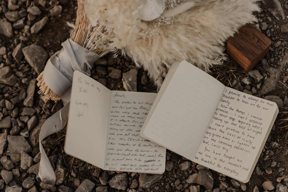 hiking-elopement-photographer-14