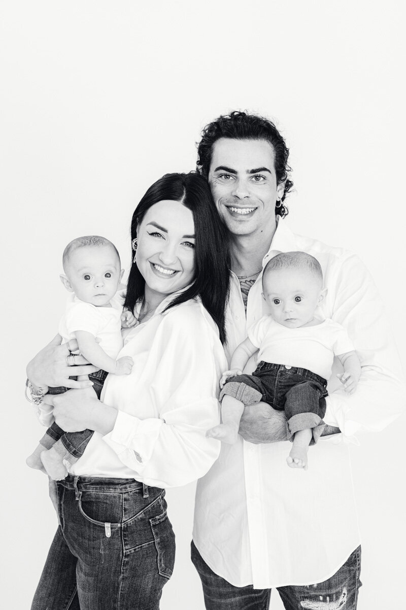 Phoem_Studio_photography_studio_family_R&S_twins-1 bn