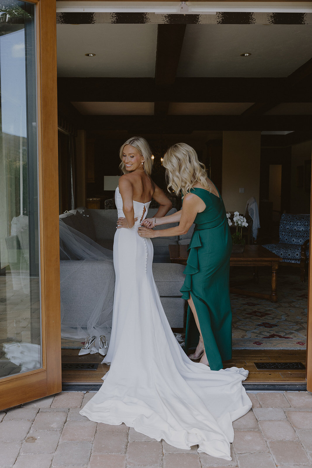 Rachel Moir getting ready with her mom
