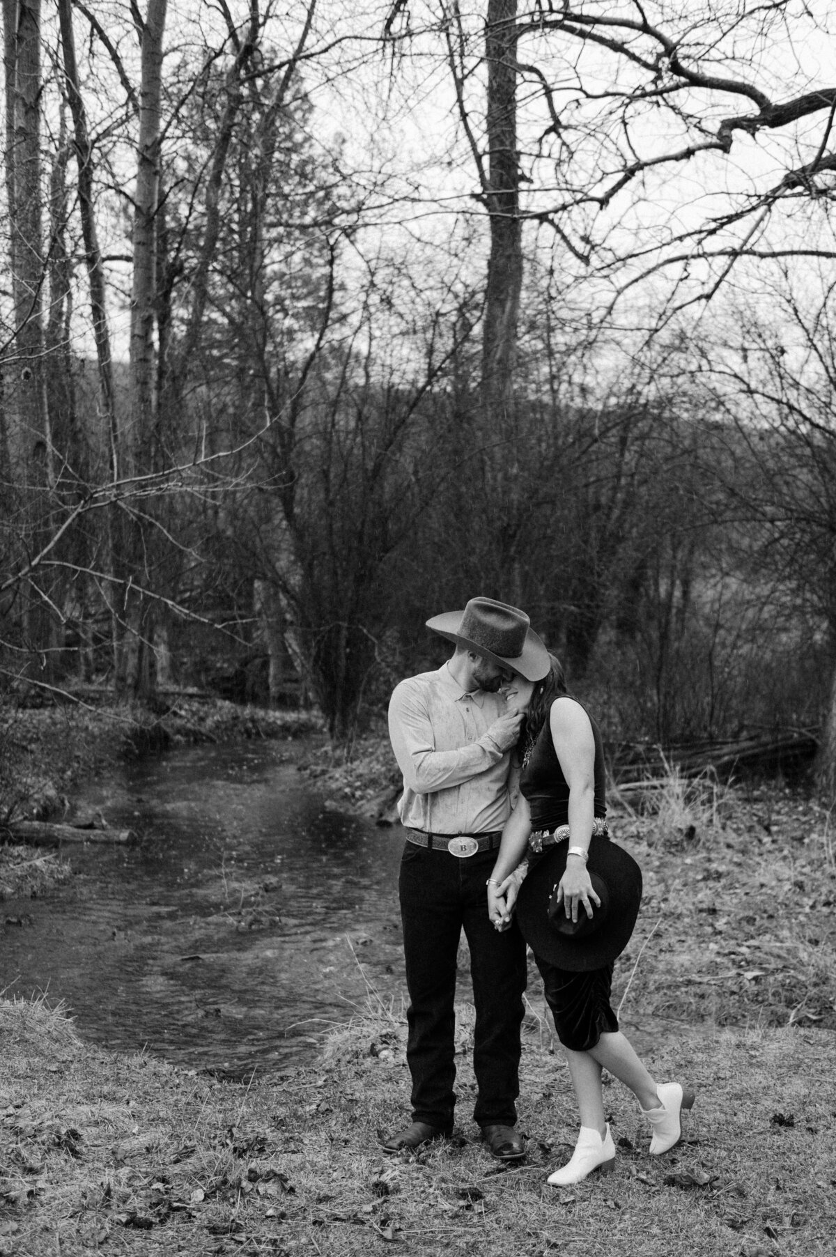 presley-gray-photo-montana-western-style-engagement-4381-2