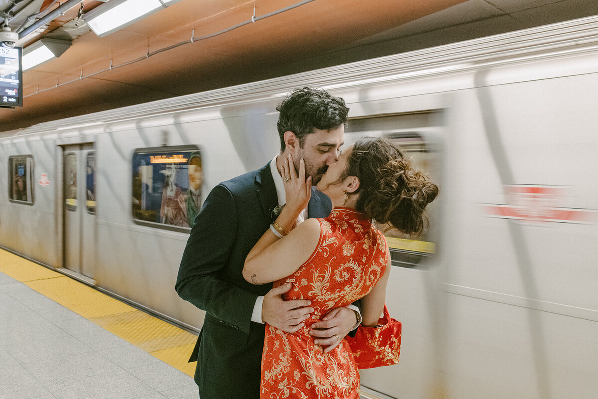 toronto-city-elopement-city-hall-ttc-subway-sugar-beach-fun-romantic-sumer-wedding-2796