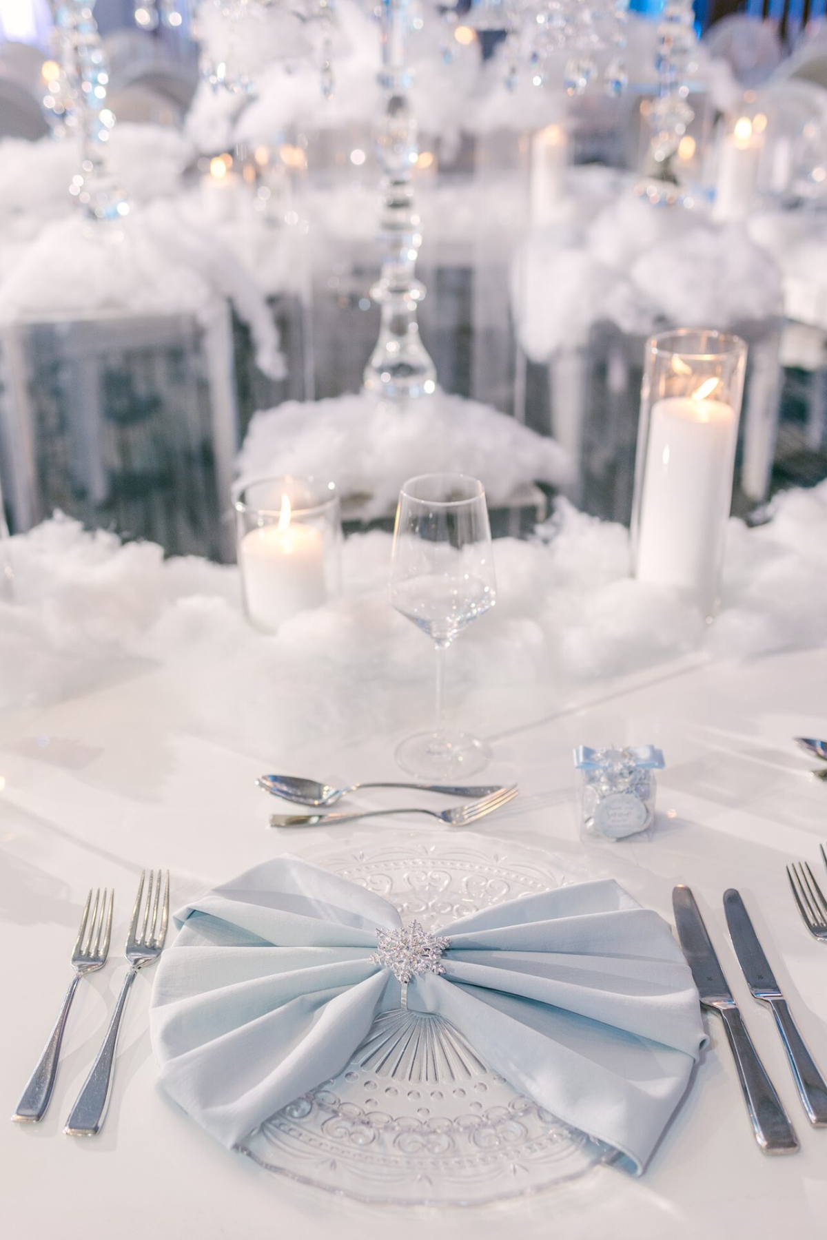 luxury-birthday-event-table-setting-winter-theme