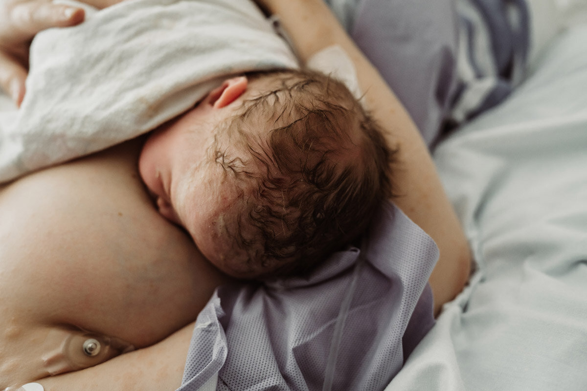 cesarean-birth-photography-natalie-broders-c-042