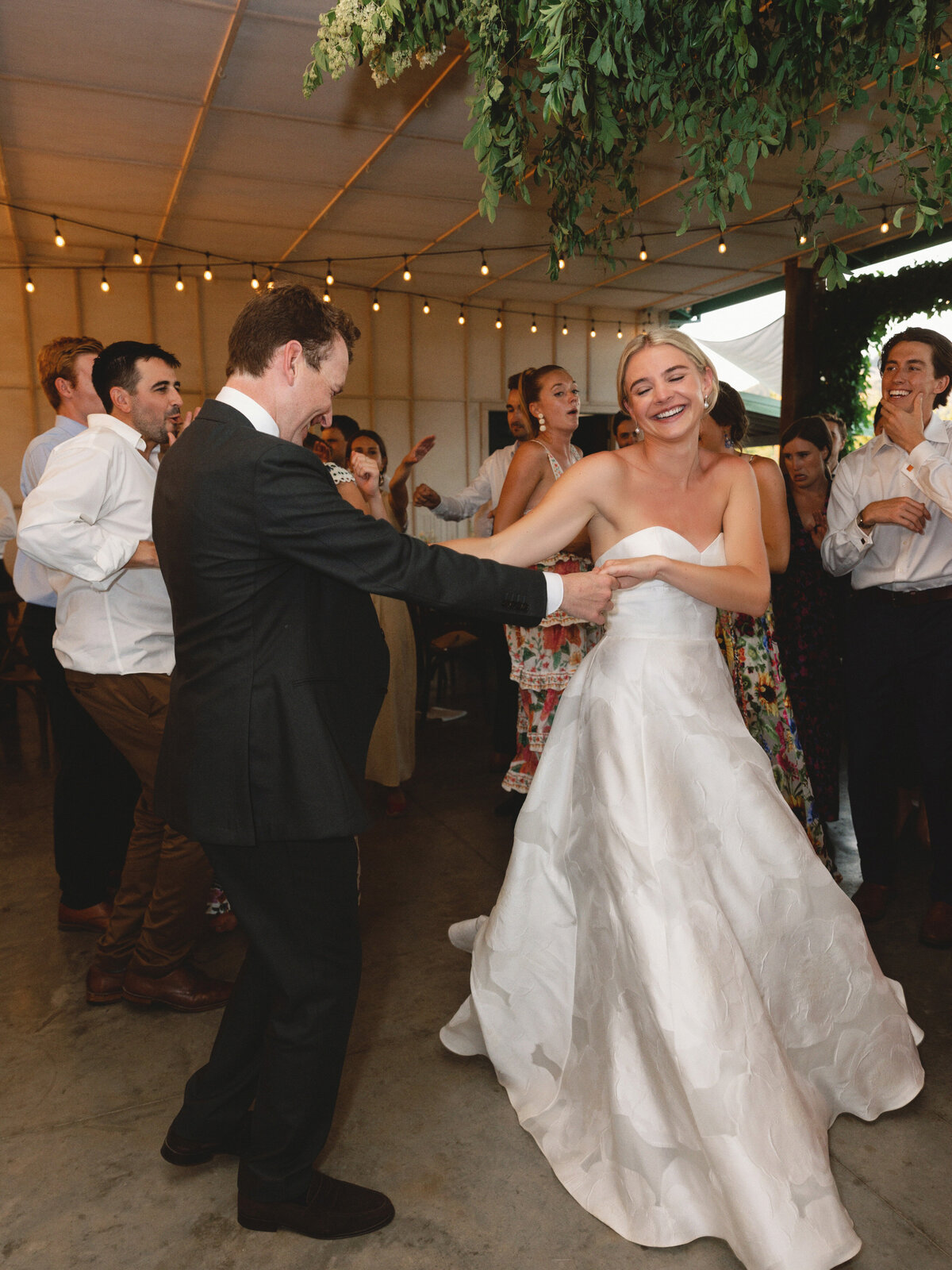 the-orchard-wedding-photos-by-the-tenneys-photography-in-hood-river-oregon-36