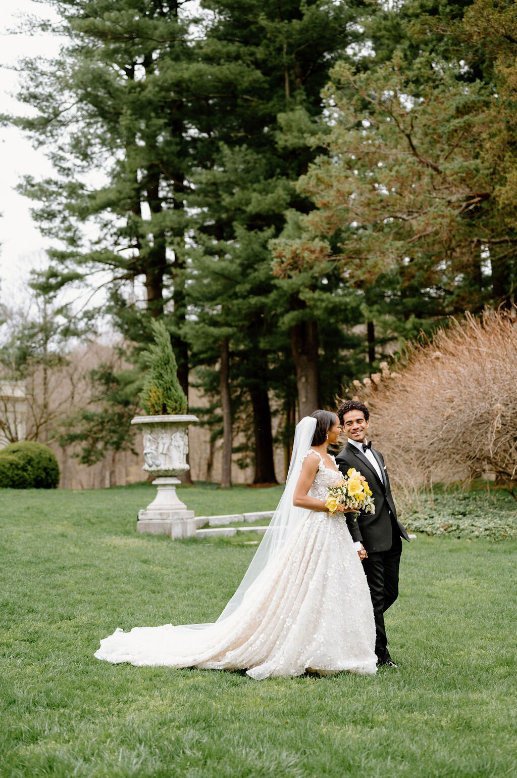 wedding-portraits-at-wadsworth-mansion-ct