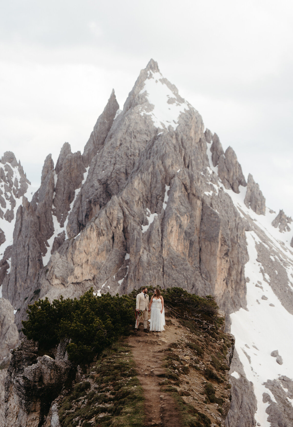 the_chaffins_international_destination_wedding_elopement_photographers_sammie_chaffin_micah_editorial_adventure_photos_travel_dolomites_italy_38